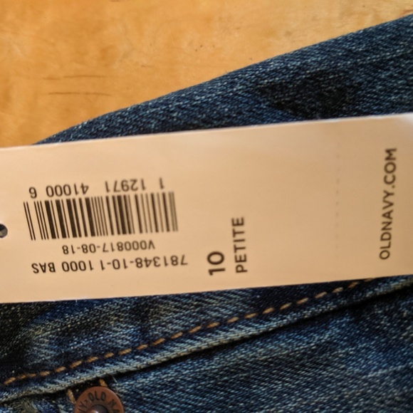 Old Navy Petite Curvy Skinny Jeans - Picture 2 of 3
